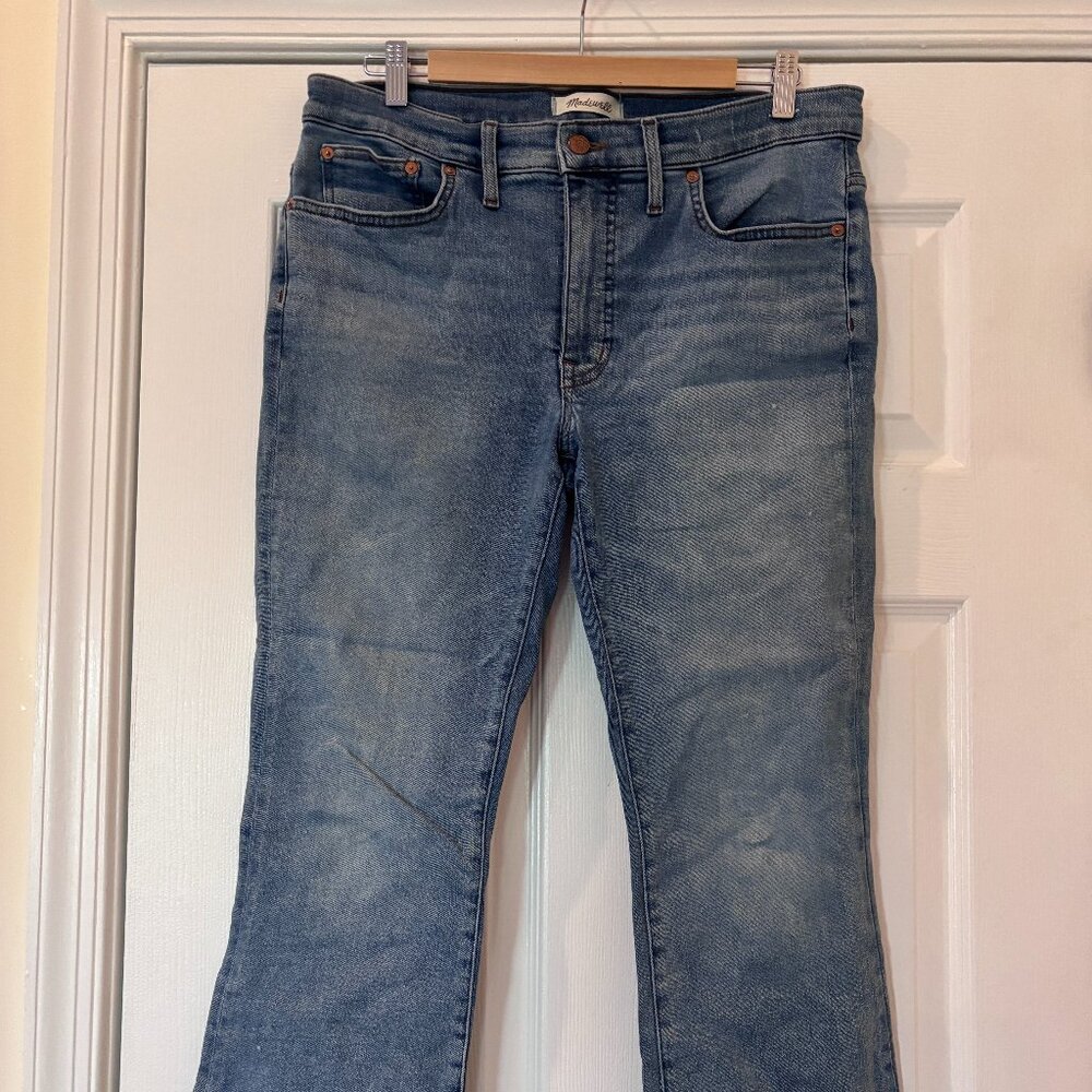 Madewell Mid-Rise Curvy Kick Out Jeans (Size 30)